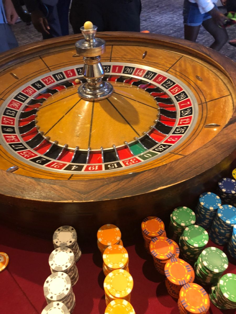 Gambino Slots کھلاڑیوں کے لیے لائیو کیسینو سیکشن